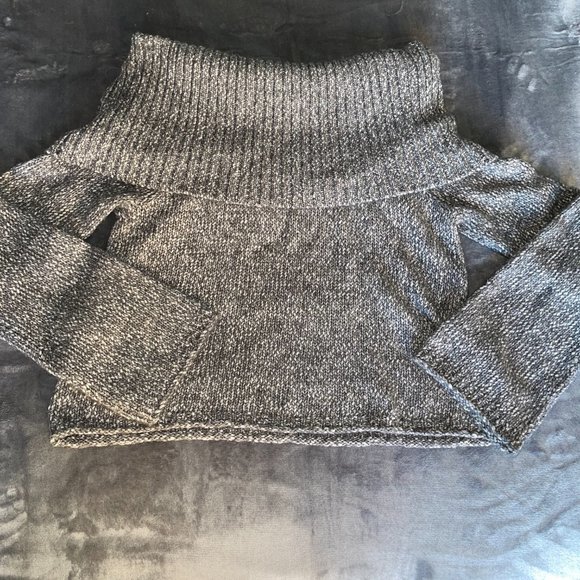 Aerie Chunky Knit over the shoulder sweater - Picture 3 of 6